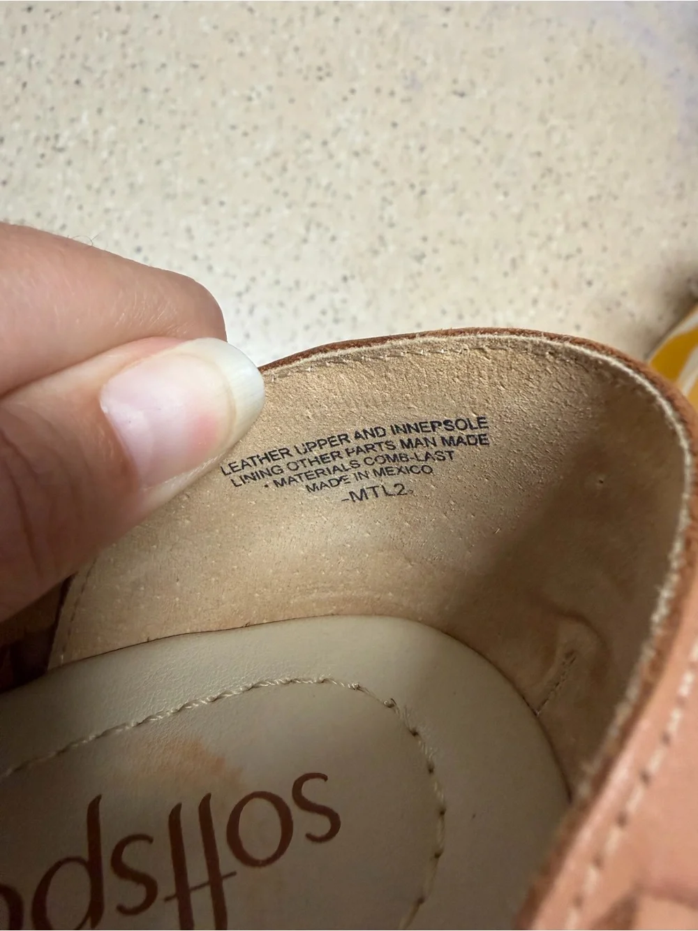 Softspots size 7.5 Tan Brown Leather Woven Huarache Slip-On Flats *Flaw*